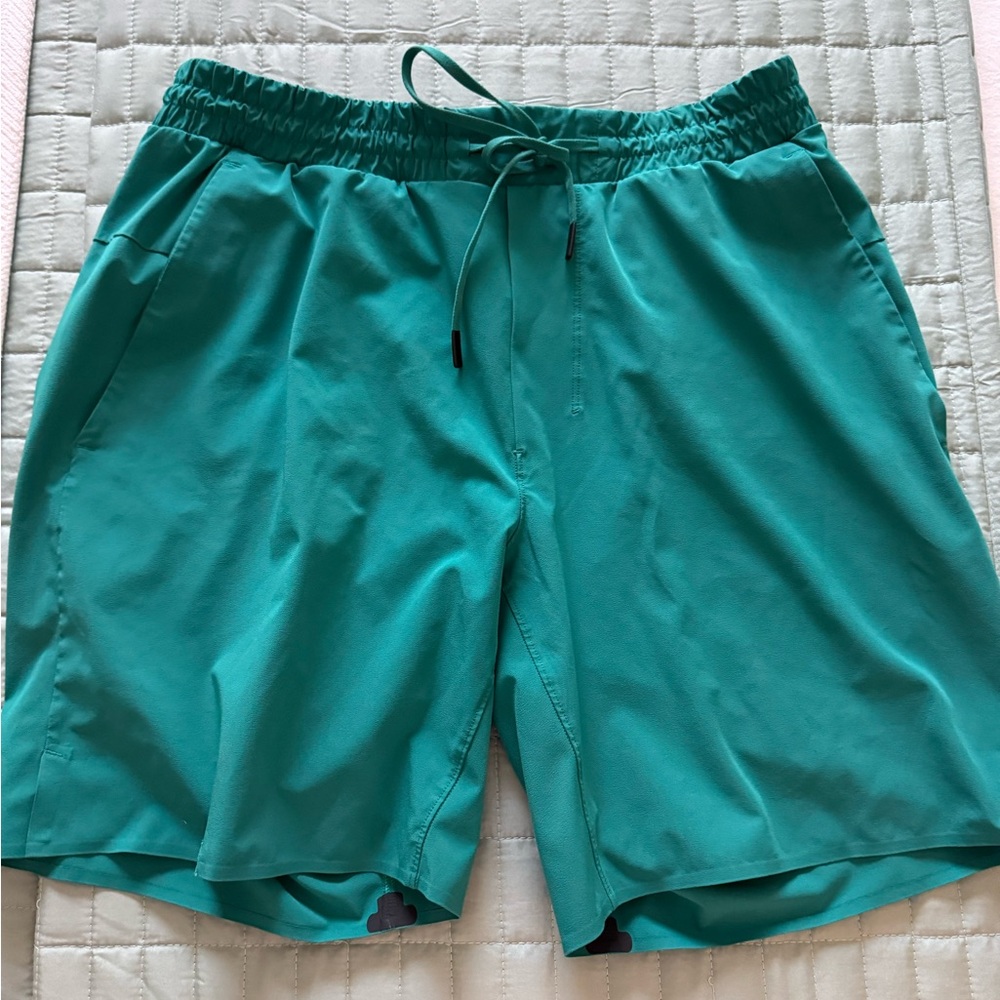 Lululemon pace breaker shorts